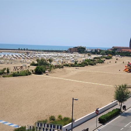 Hotel Delfino Caorle Eksteriør billede