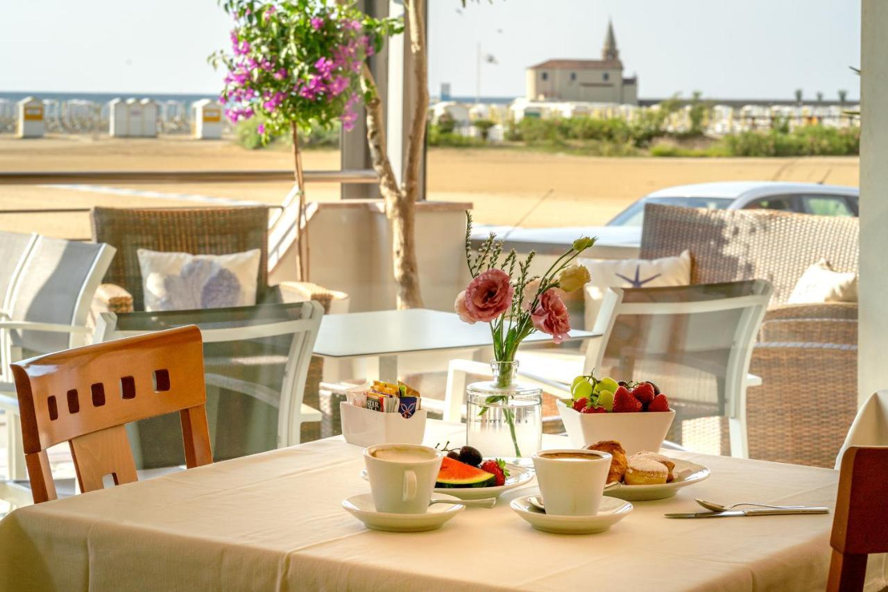 Hotel Delfino Caorle Eksteriør billede
