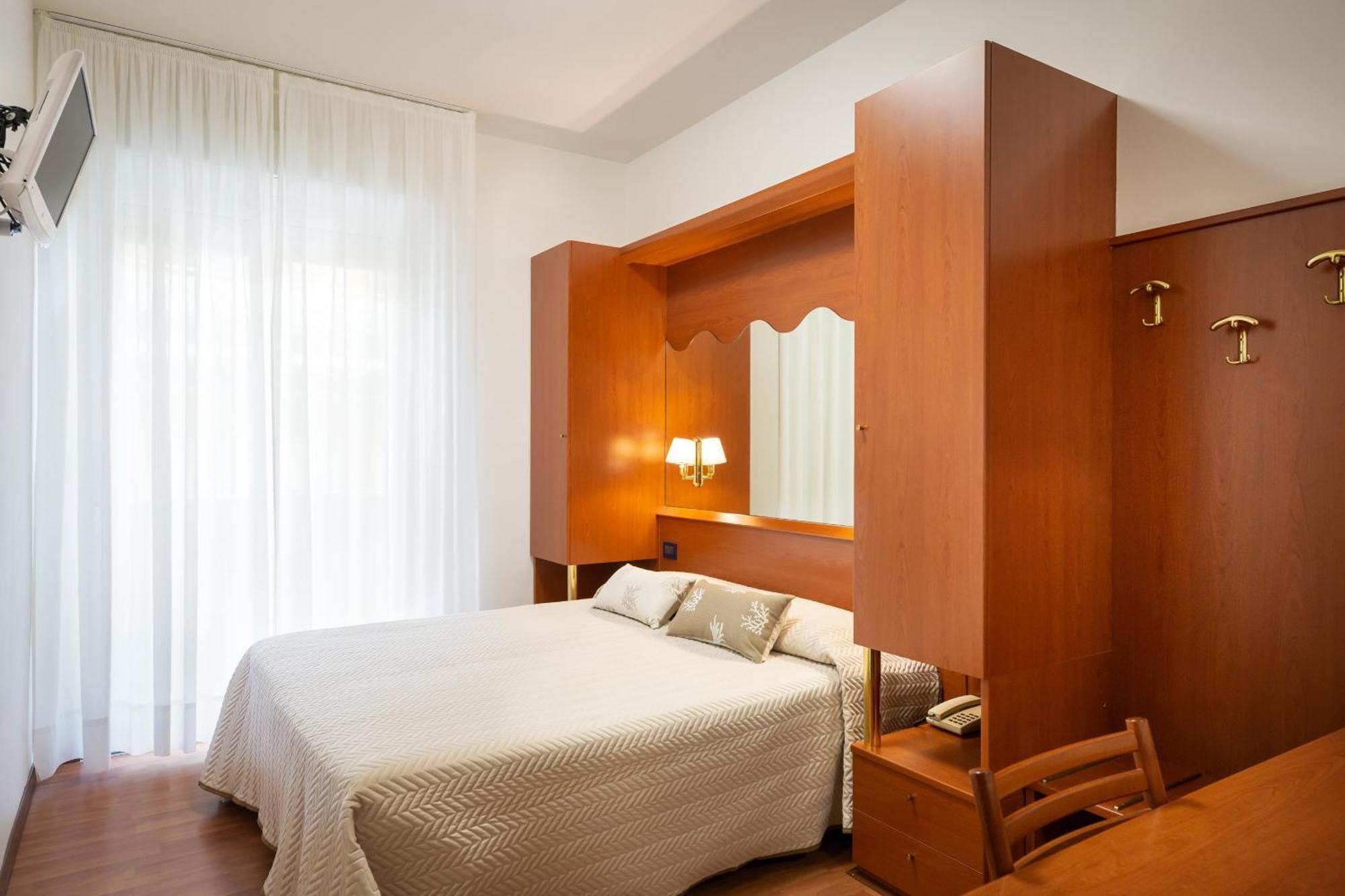 Hotel Delfino Caorle Eksteriør billede