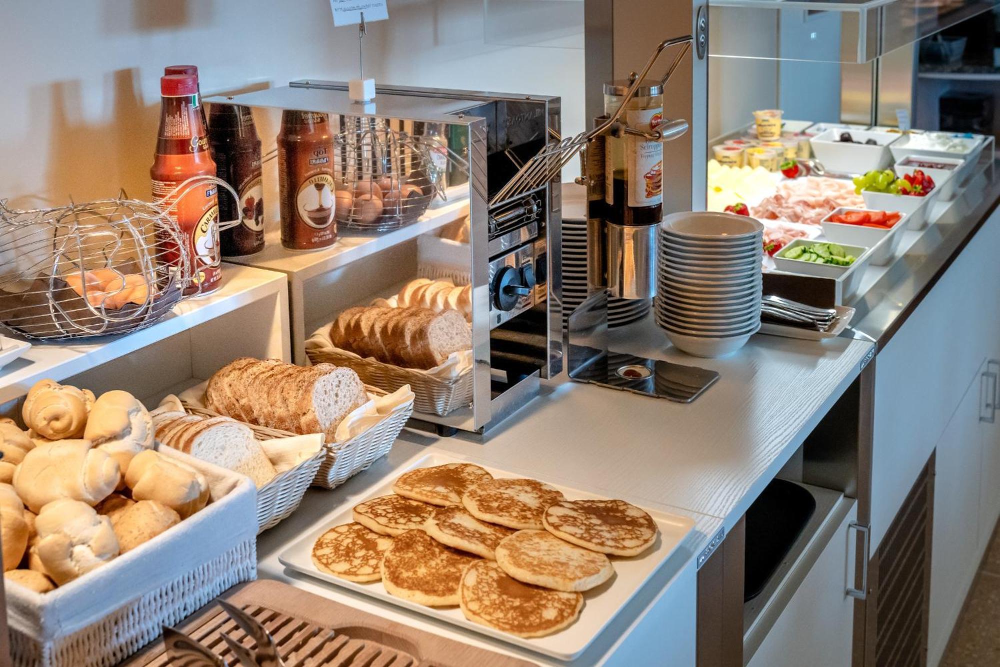 Hotel Delfino Caorle Eksteriør billede