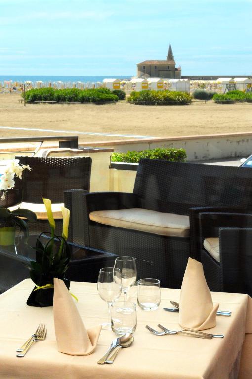Hotel Delfino Caorle Eksteriør billede