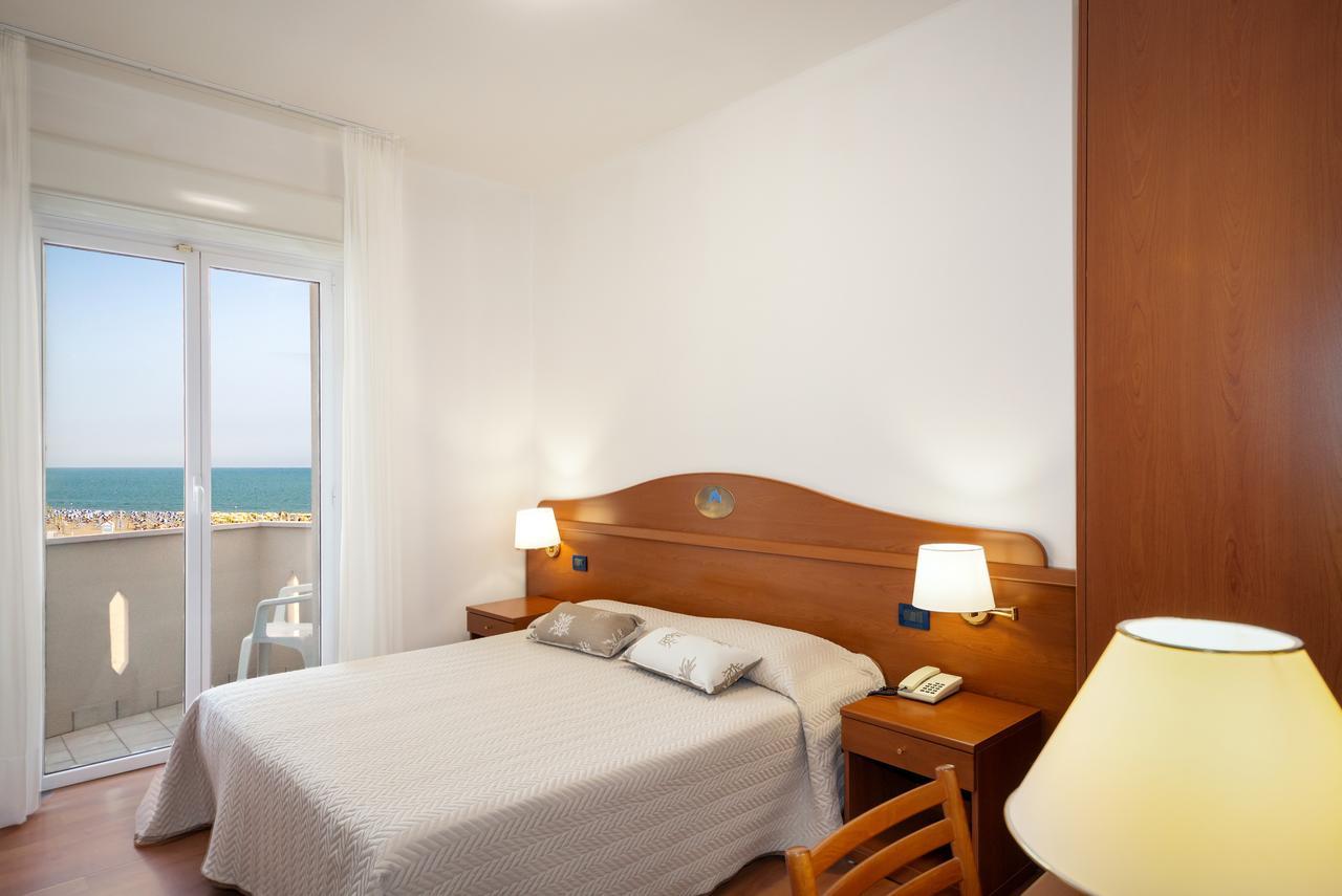 Hotel Delfino Caorle Eksteriør billede