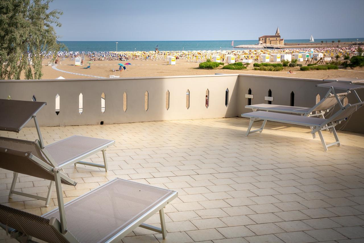 Hotel Delfino Caorle Eksteriør billede