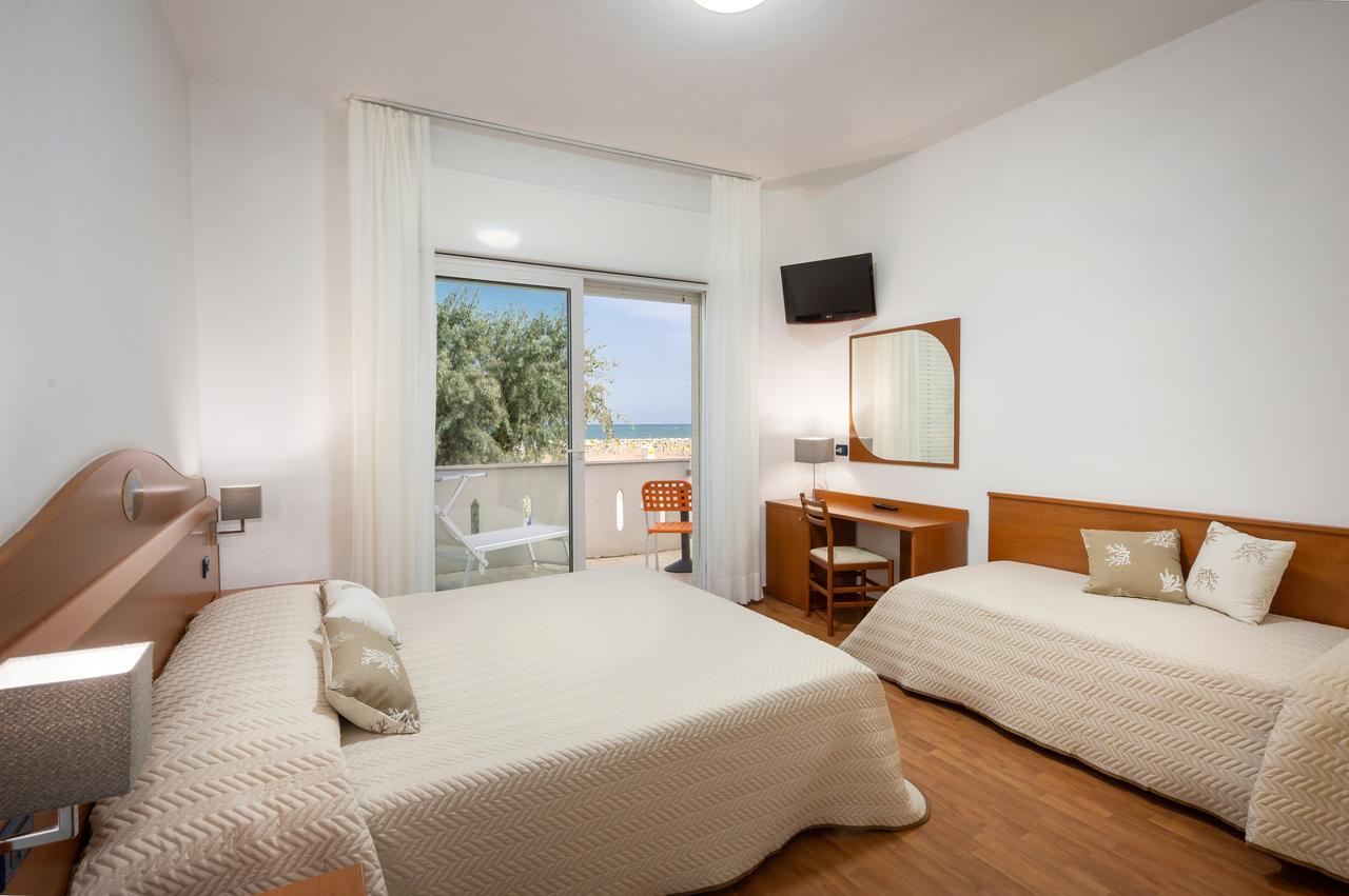 Hotel Delfino Caorle Eksteriør billede