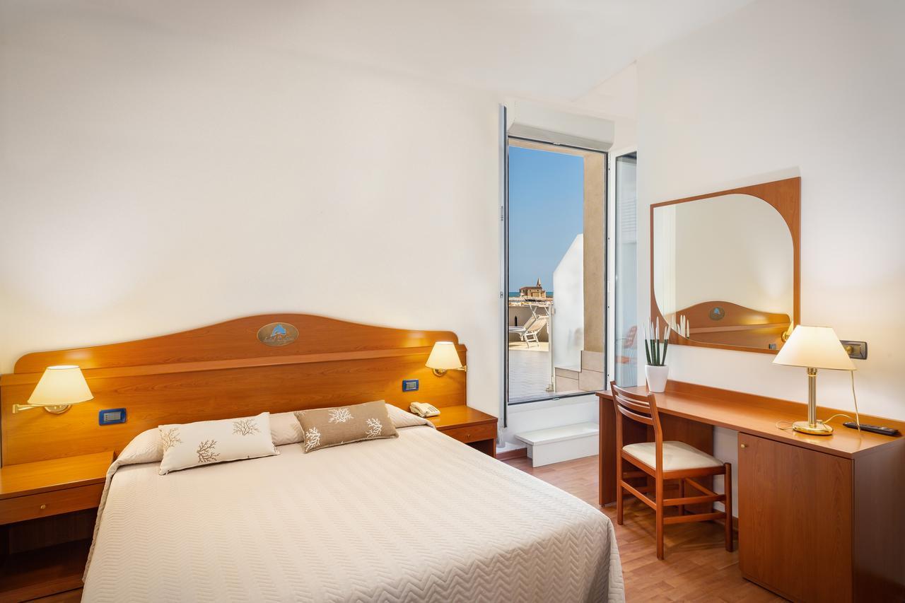 Hotel Delfino Caorle Eksteriør billede
